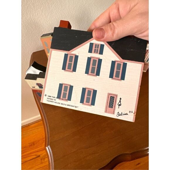 Vintage 9 Piece The Cats Meow Village Wooden Handpainted House Collection 80/90’ - Picture 13 of 14